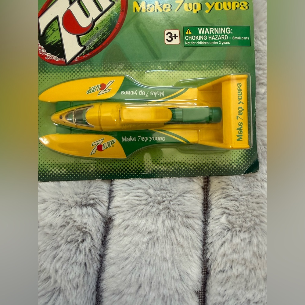 7UP Die-Cast Model Boat - Picture 3 of 5
